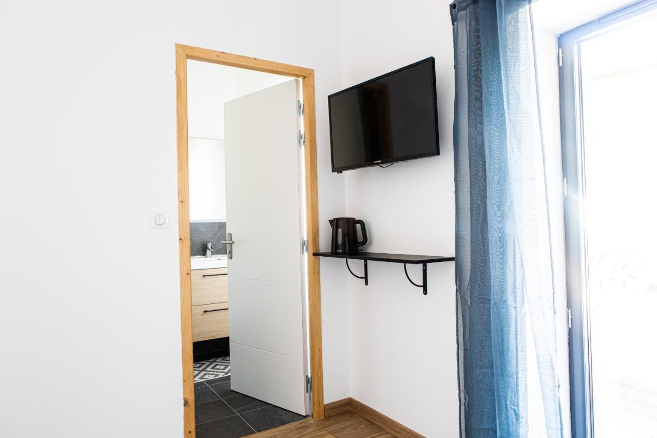 Chambre Tropicale Privee Au Coeur D'Un Village Calme Et Proche Du Vignoble Vinzelles Εξωτερικό φωτογραφία